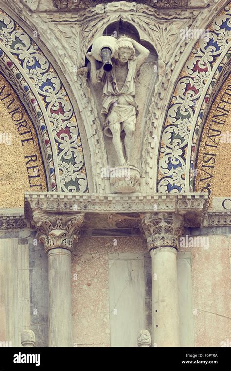 Basilica di san marco mosaics hi-res stock photography and images - Alamy