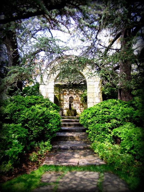 Beautiful archway in the garden at Washington National Cathedral ...