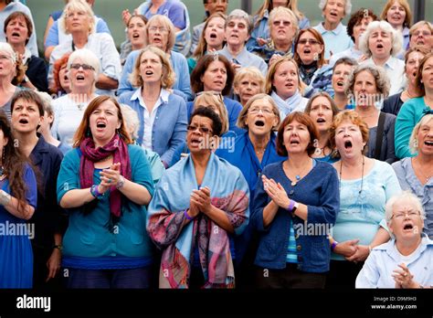 Singing choir adults hi-res stock photography and images - Alamy