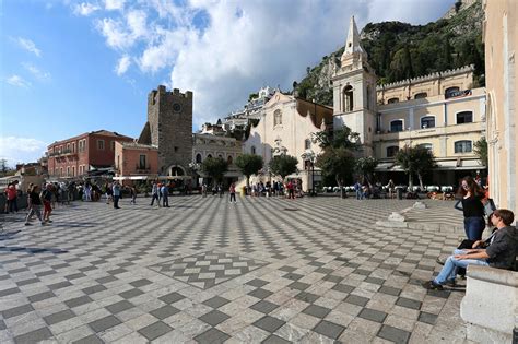 Piazza IX Aprile, Taormina