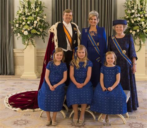 Nieuwe staatsiefoto's van Koninklijke familie - EenVandaag