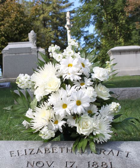 Fresh Flower Cemetery Can | Nanz & Kraft Florists Louisville