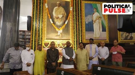 Congress leaders pay floral tribute to Motilal Nehru on his birth ...