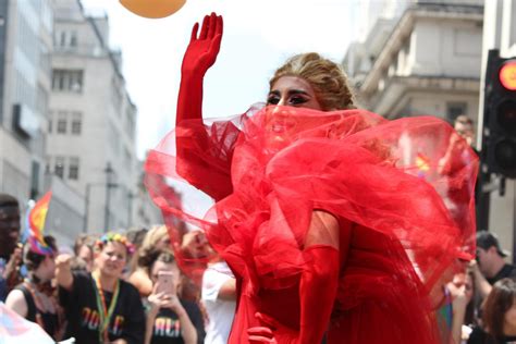 20 pictures from London Pride Parade to inspire you – i landed here