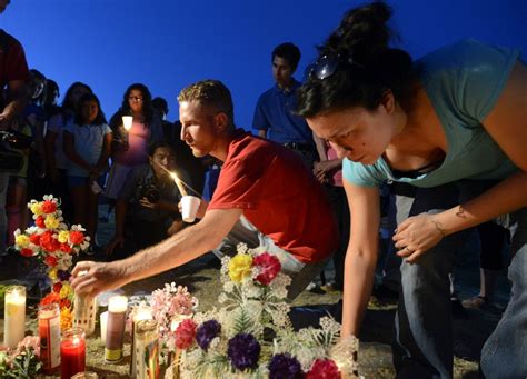 Aurora, Colorado Shooting: US Mourns Victims of Dark Knight Rises Premiere [PHOTOS]