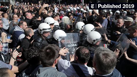 Thousands Protest in Serbia to Demand Free Press and Elections - The New York Times