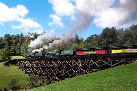 5 Beautiful Train Rides in North Carolina