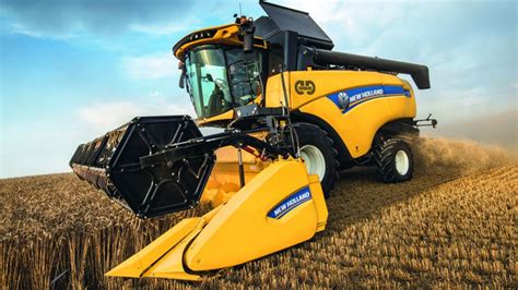 New Holland : Une moissonneuse-batteuse hybride de CR et CX