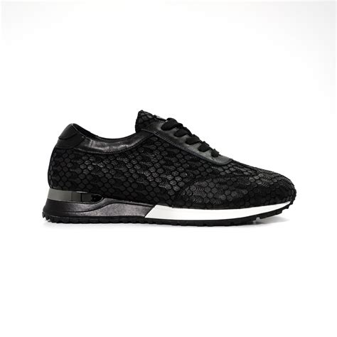 Black Low Top Leather Sneaker - Snover