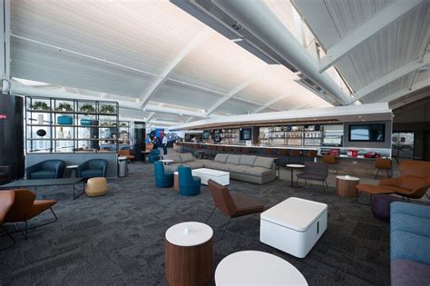 United Airlines’ biggest club lounge opens today at Newark airport. Take a sneak peek. - nj.com