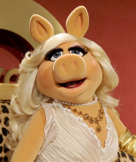 The Miss Piggy Fashion Mantras That Every Woman Should Follow, Seriously | Glamour