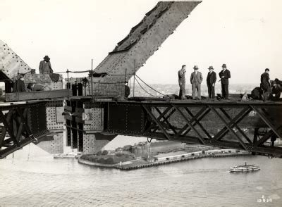 Inspecting the construction of Sydney Harbour Bridge - Engineering ...