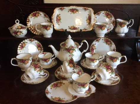 Royal Albert - Old Country Roses tea set & teapot - - Catawiki