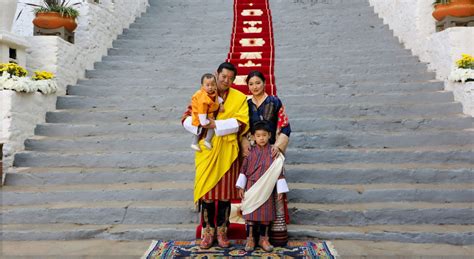 King and Queen of Bhutan unveil new family photo – Royal Central