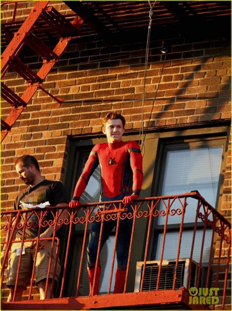 Tom Holland Performs His Own 'Spider-Man' Stunts on NYC Fire Escape ...