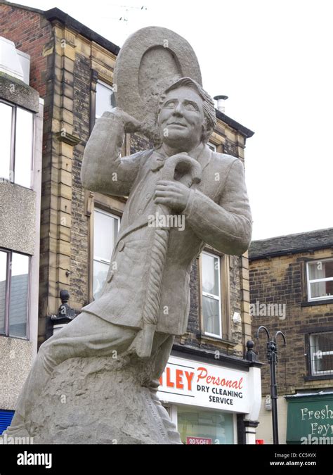 Ernie wise statue hi-res stock photography and images - Alamy