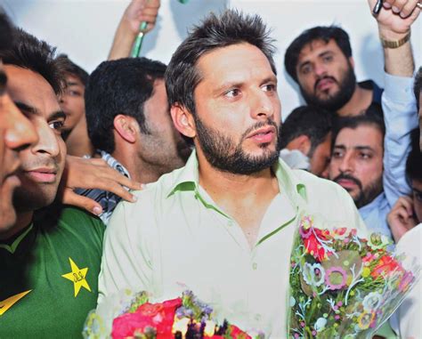 Afridi returns to rapturous welcome