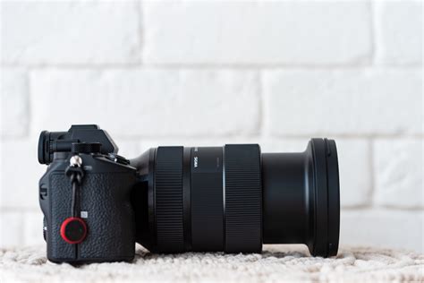 Sigma 24-70 mm f / 2.8 Art for the Sony E mount by the product photographer