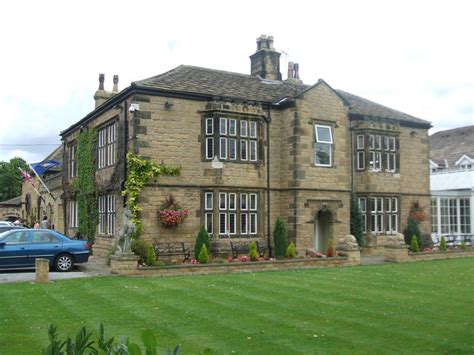 Rogerthorpe Manor Hotel © Bill Henderson cc-by-sa/2.0 :: Geograph ...