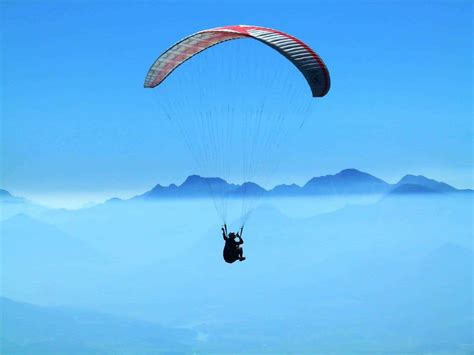 Summer Morzine Activity Guide - Paragliding in Morzine - Elevation Alps