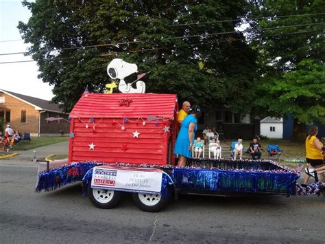 Snoopy Woodstock Charlie Brown and Lucy float | Halloween parade ...