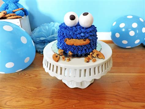 DIY Cookie Monster Smash Cake - Beautiful Eats & Things