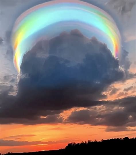 Rare, mysterious 'rainbow cloud' stuns internet