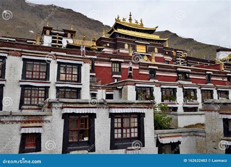 Tashilhunpo Monastery in Shigatse is One of the Six Big Monasteries of ...