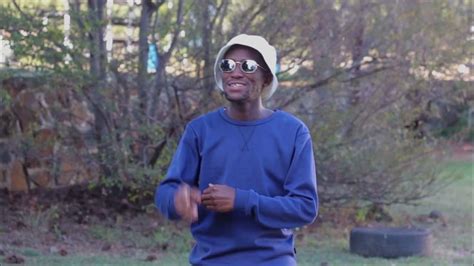 Menzi - Ngeke Ungiphathe (Official Music Video) - YouTube