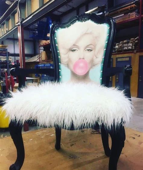 209 West - Marilyn Monroe chair Funky Painted Furniture, Painted Chairs, Paint Furniture, Unique ...