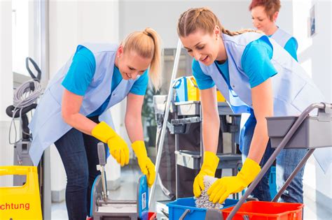 7 Factors to Consider Before Hiring a Commercial Cleaning Service