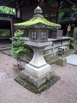 Japanese Stone Lantern Japanese Garden Lanterns, Japanese Stone Lanterns, Japanese Garden Design ...