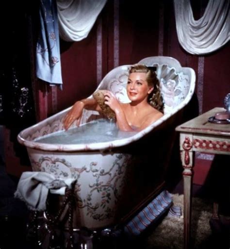 Amazing Color Photos of Hollywood Actresses in the Bathtubs on Screen in the 1950s and 1960s ...