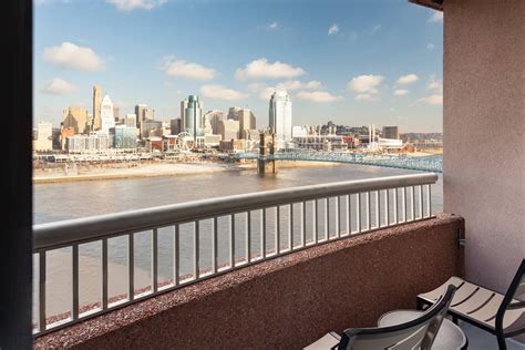 Marriott Cincinnati Riverfront Hotel | Cincinnati Luxury Riverview Hotel Rooms