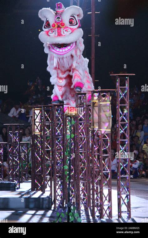 Lion dance competition hi-res stock photography and images - Alamy