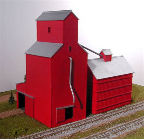 Model Grain Elevator Construction | TrainBoard.com - The Internet's ...