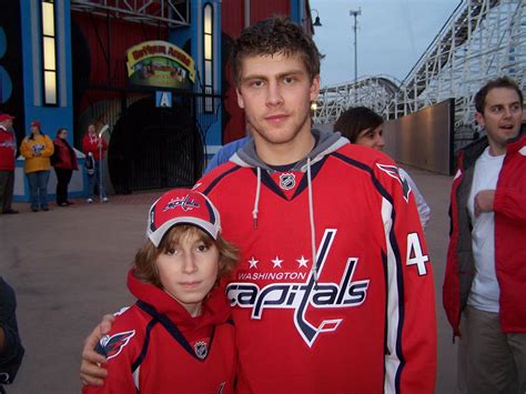 Varlamov with the fans | HockeyGods