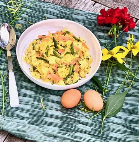 Scrambled eggs with Asparagus, Smoked Salmon and Chives | Simple By Cindy