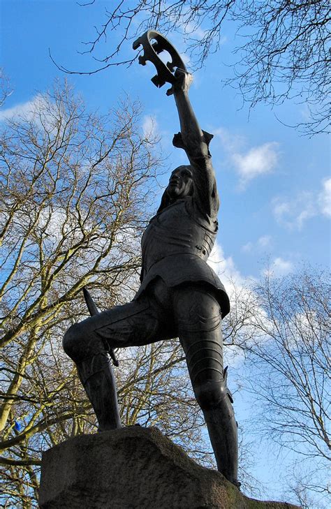 Richard III Statue, Castle Gardens,Leicester | 'Loyaulte me … | Flickr