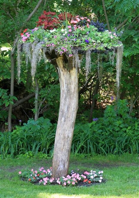 3 Ideas For Dressing Up Tall Tree Stumps | Natural landscaping, Natural garden, Garden projects