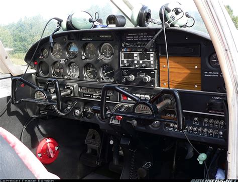 Piper PA-28-140 Cherokee Fliteliner - FLARF | Aviation Photo #0926084 ...