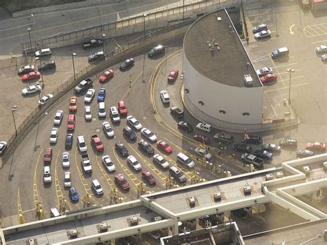 Detroit Windsor Tunnel Border Crossing | ezbordercrossing