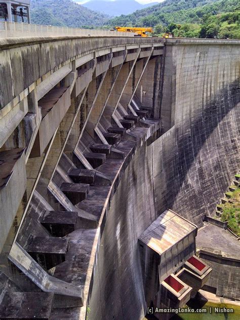 The Victoria Dam and the Reservoir | AmazingLanka.com