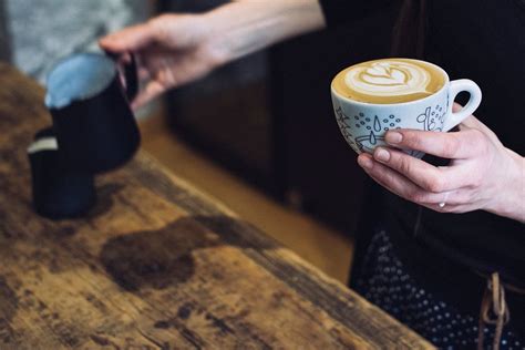 Barista making latte art | Free Photo - rawpixel