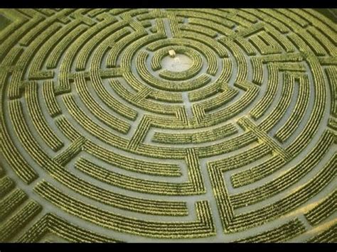 Walking through the Crystal Palace park maze/labyrinth - YouTube