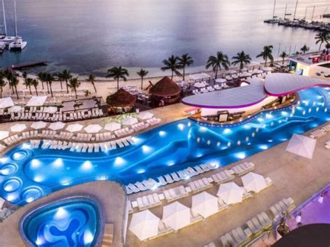 4 Best Party Resorts in Cancun: Avoid Tourist Traps [2023]