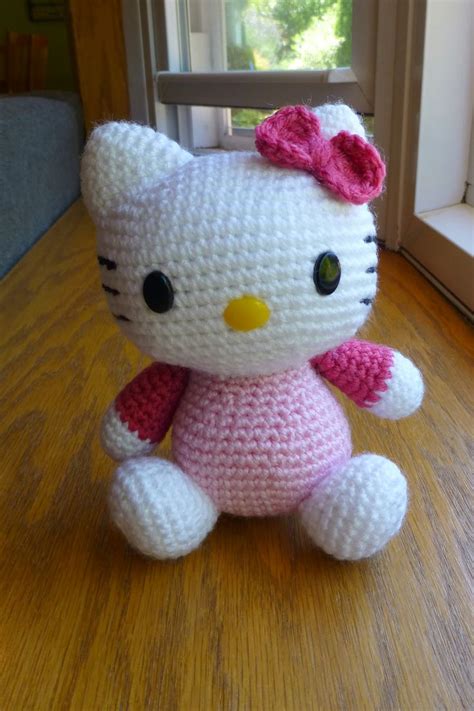 Hello Kitty amigurumi Wordling's Ravelry | Hello kitty purse, Easy ...