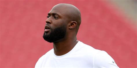 Leonard Fournette, Buccaneers React to Damar Hamlin Collapse