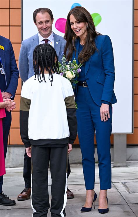 Kate Middleton Rocks Navy Blue Pantsuit During Hospital Visit: Photos – Hollywood Life