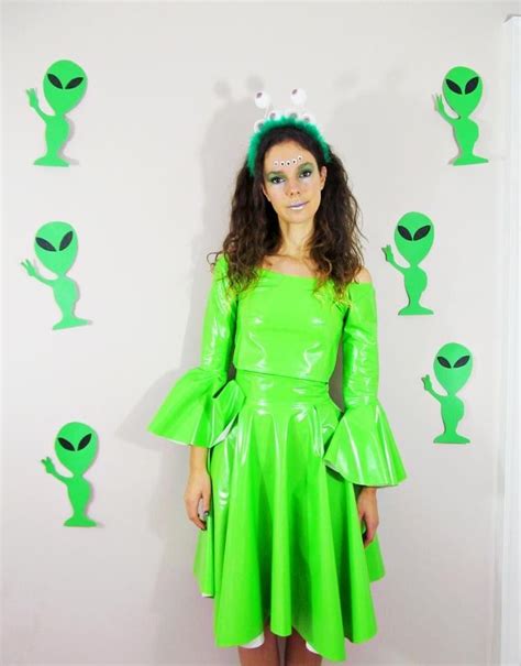 These DIY alien Halloween costumes are truly out of this world. #halloweencostumes #halloween # ...